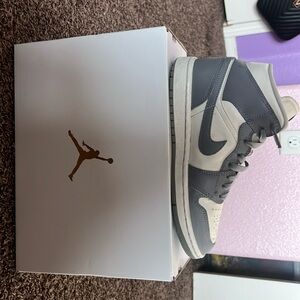 Women’s air Jordan 1 mid